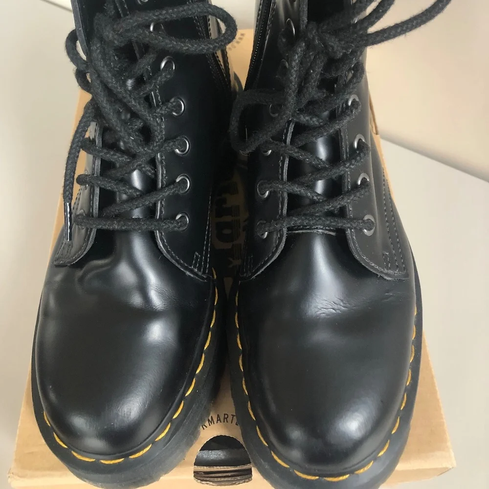 Dr. Martens Jadon Smooth Leather Platform Boots (W 8, M7)